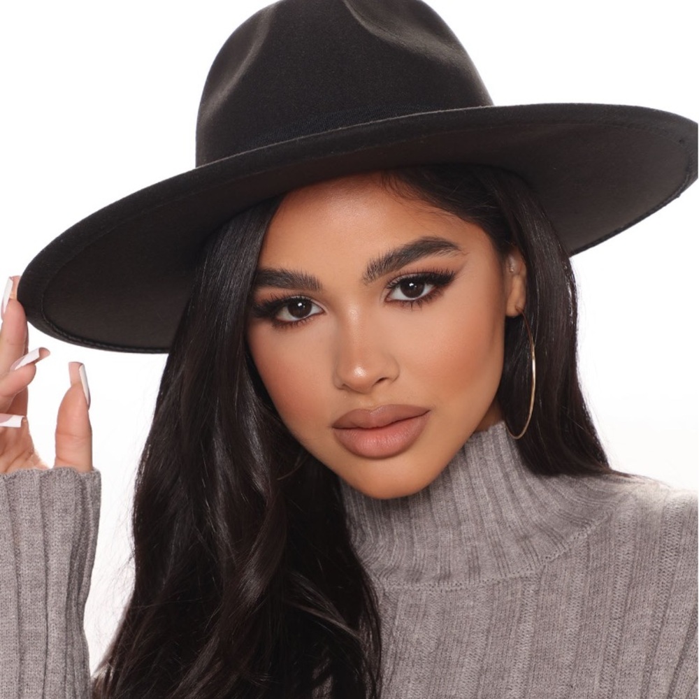 Oversized black fedora